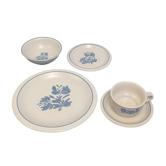 Pfaltzgraff Yorktowne Stoneware Dinner Set - Picture 1 of 11